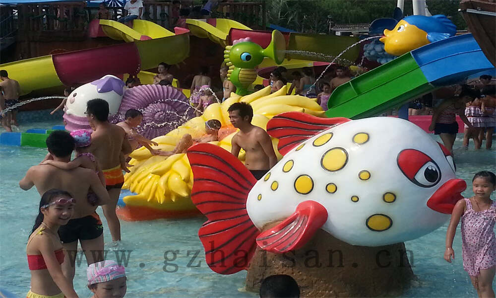 如何在建造水上乐园时考虑到设备维护?